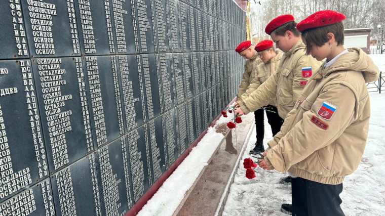 3 декабря День неизвестного солдата.